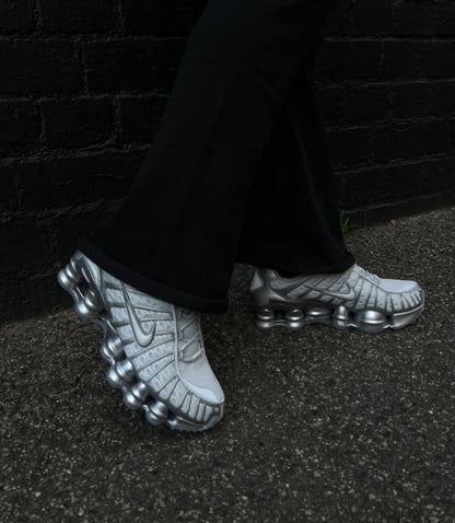 NIKE SHOX TL ‘Silver’💨🩶
40-45 AVAILABLE 🤩
230 dhs✅

Zain241
♥️♥️♥️