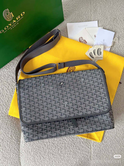 GOYARD 
With Box 
🎁🎁🎁

90 dhs❣️

Zain250
♥️♥️♥️