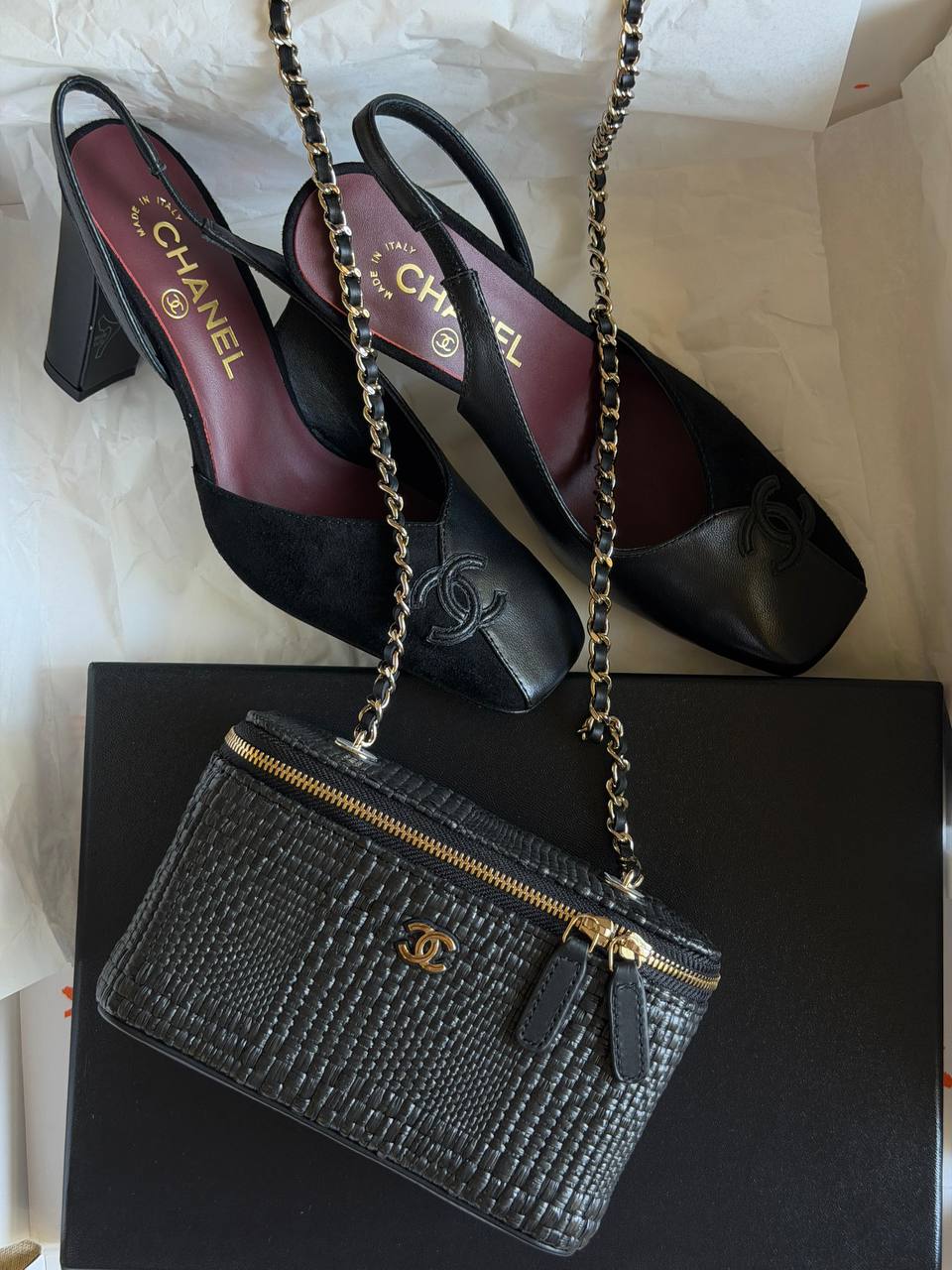 Chanel 
𝐕𝐚𝐧𝐢𝐭𝐲 𝐁𝐚𝐠 𝐖𝐢𝐭𝐡 𝐂𝐡𝐚𝐢𝐧 
950 dhs✅

ETAG4
♥️♥️♥️