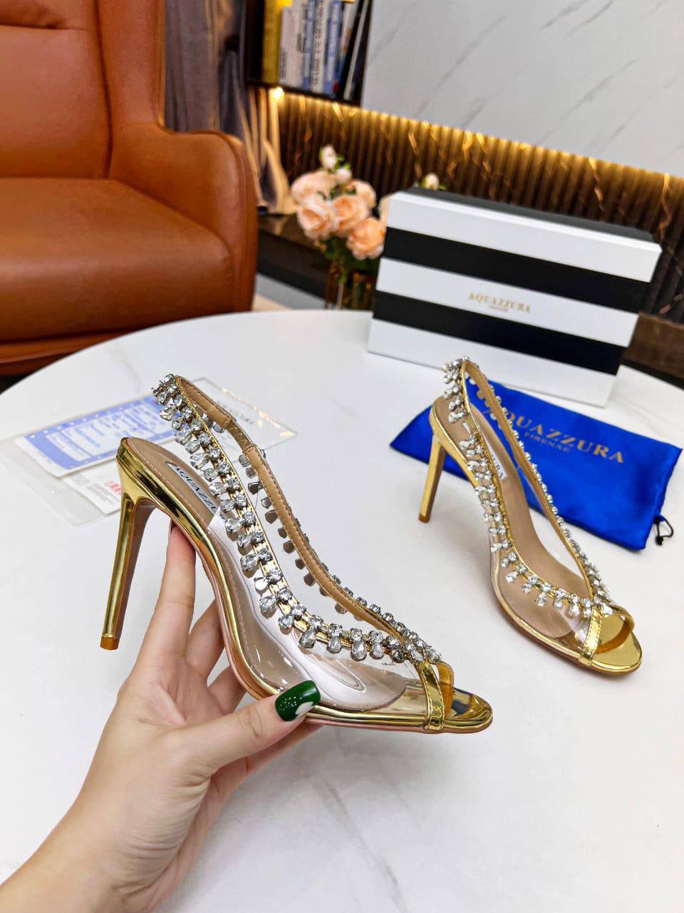 Aquazzura
size 36-42 
140 dhs✅

Zain132
♥️♥️♥️