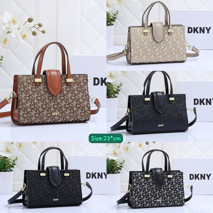 Dkny

Good quality 

Size 23*cm
100 dhs🇦🇪🇦🇪

With box 📦
Zain70
♥️♥️♥️