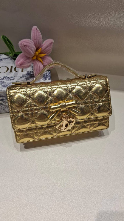 DIOR 
22cm 

box
🎁🎁🎁

120 dhs✅

Zain44
♥️♥️♥️