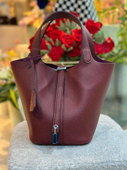Hermas  Picotin
With box
🎁🎁🎁

95 dhs❣️


Zain29
♥️♥️♥️