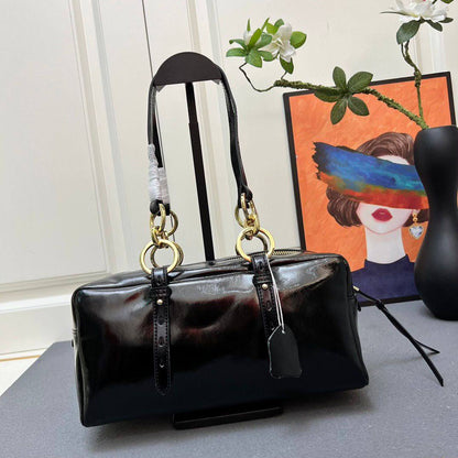 PRADA 
GOOD QUALITY 
100 dhs💛

Zain295
