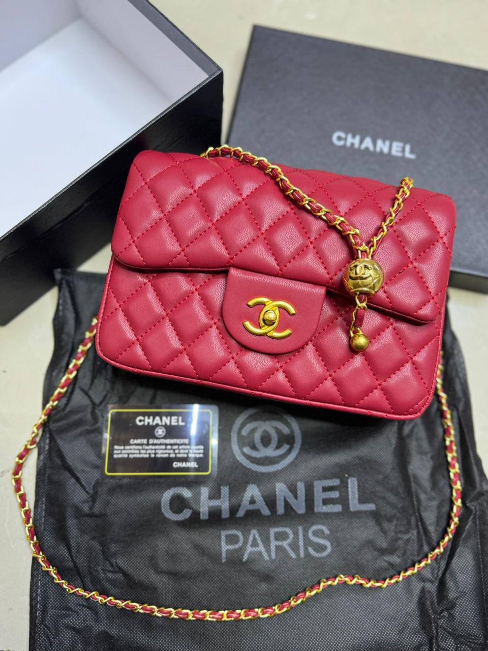 🌷 Chanel CF
1⃣️ First quality +🎁
Size : 22 * 16  cm
90 dhs💓
with box🎁

Zain115
♥️♥️♥️