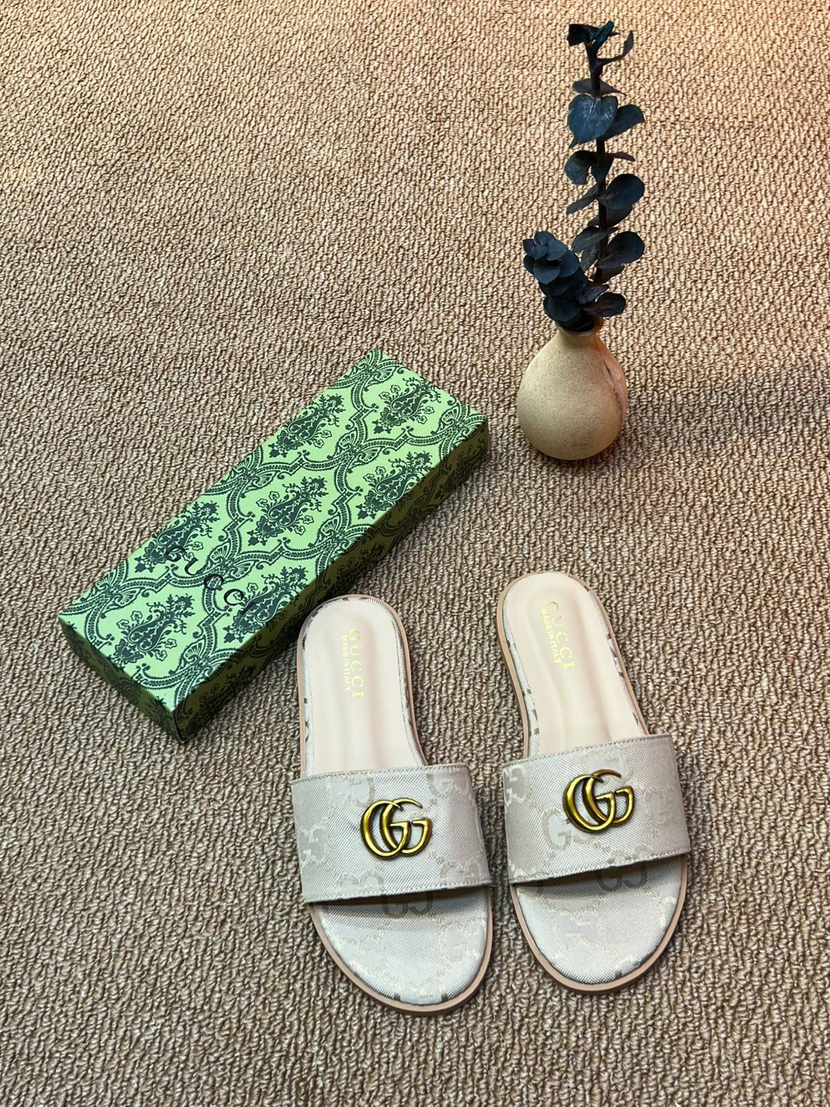 Gucci

Restock

36 to 41 
80 dhs🇦🇪🇦🇪🇦🇪

Zain236
♥️♥️♥️