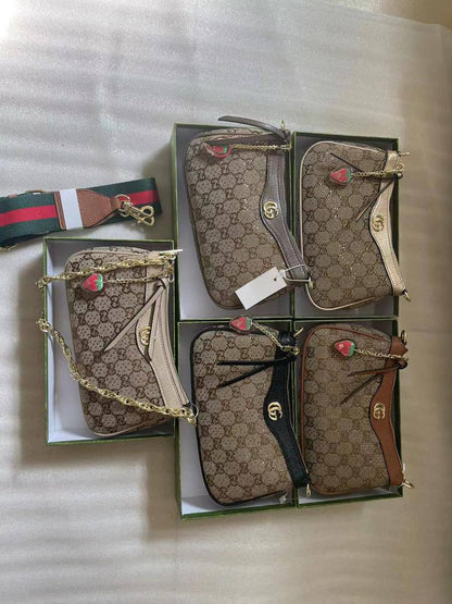 Gucci
95 dhs❣️
size：24cm
Good quality 

with box
🎁🎁🎁

Zain35
♥️♥️♥️