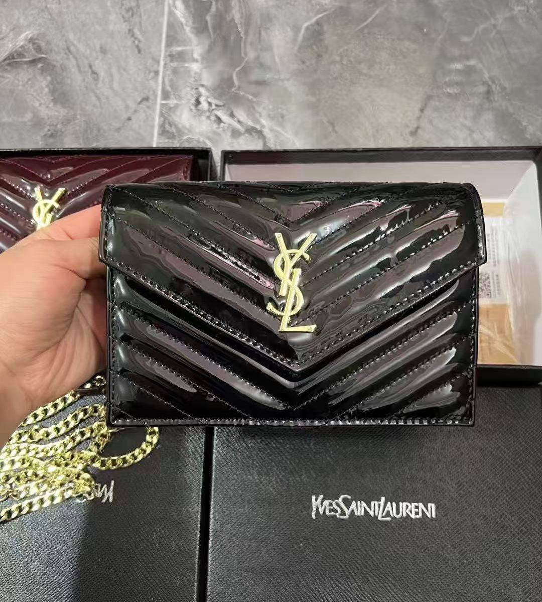 YSL 
GOOD QUALITY 
WITH BOX 
🎁🎁🎁

85 dhs✅

Zain39
♥️♥️♥️