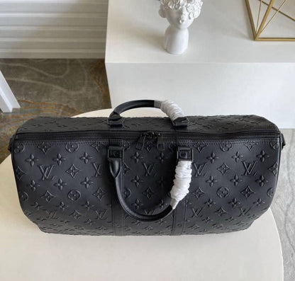 LV
TRAVEL BAG 🆕
PREMIUM QUALITY 💯
130 dhs✅

Zain28
♥️♥️♥️