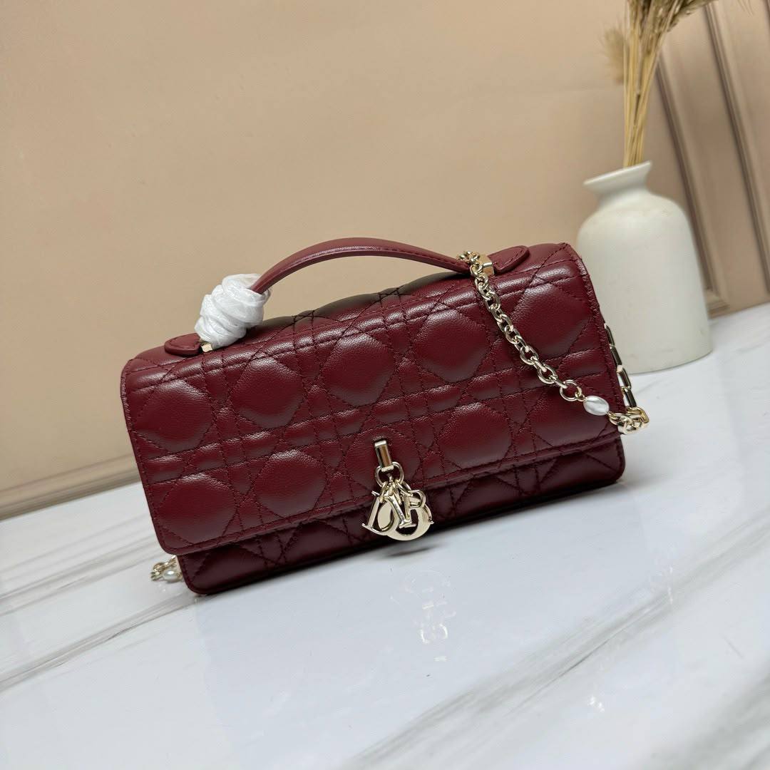 Dior💕🫶🏼
Master🌺🌺
21cm🫶🏼🫶🏼
300 dhs✅

Zain297
♥️♥️♥️