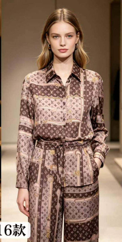 Silk suit 
Good quality 
Size: M L XL XXL
150 dhs✅

Zain295
♥️♥️♥️