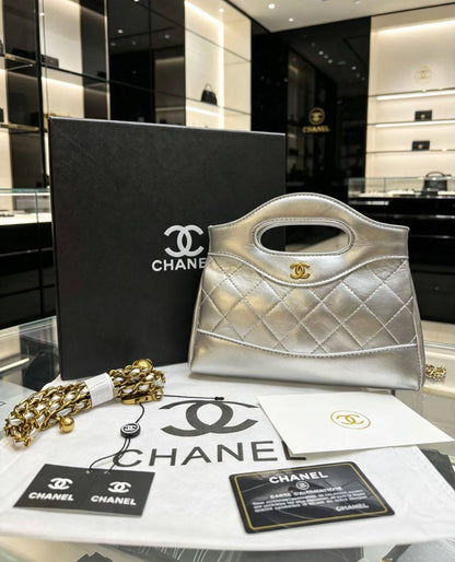 Chanel 

100 dhs🇦🇪🇦🇪🇦🇪
Have box

Size:21*4.5*15

Zain07
♥️♥️♥️