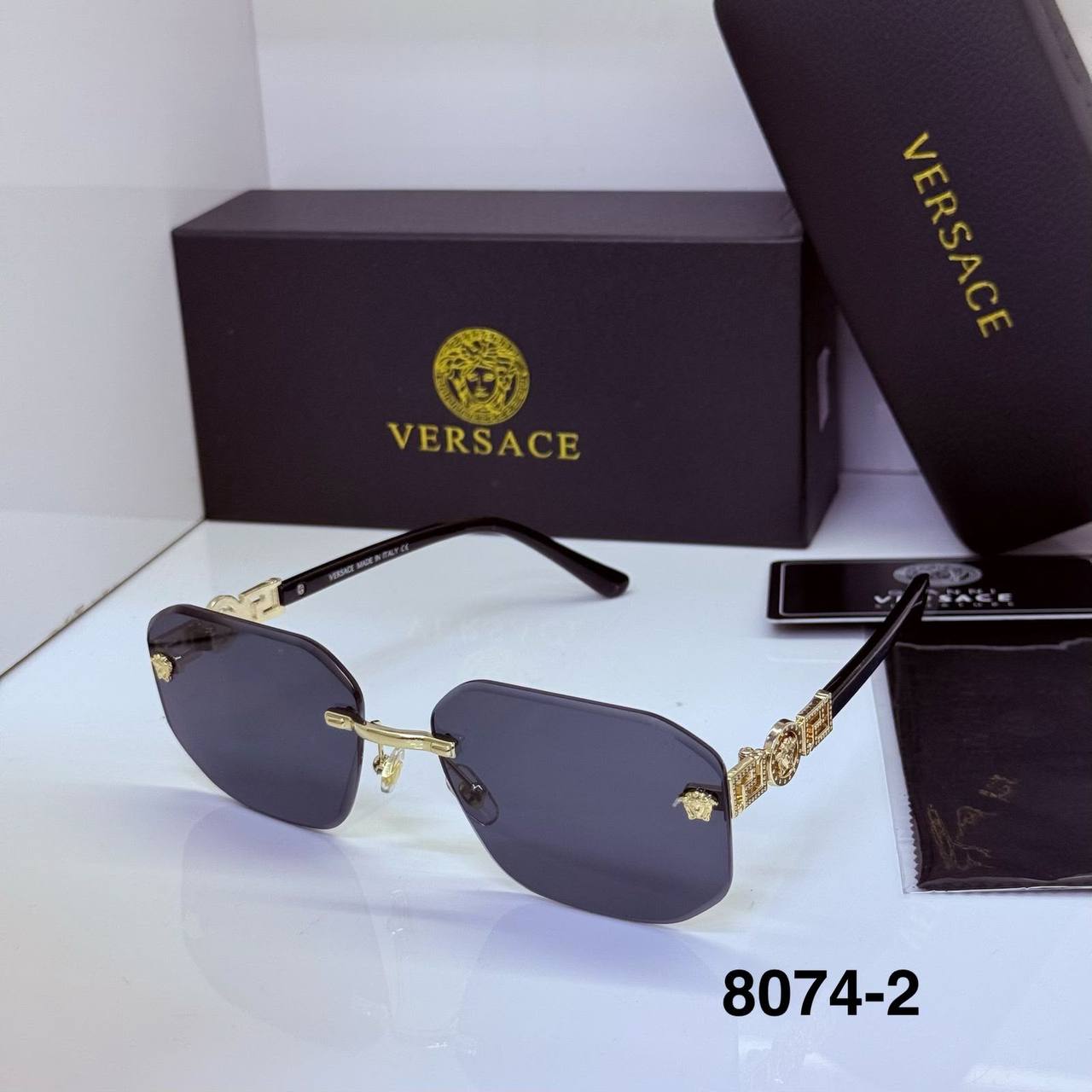 SUNGLASSES 🕶️
GOOD QUALITY 

50 dhs✅

WITHBOX
🎁🎁🎁

Zain40
♥️♥️♥️