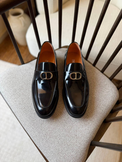 Christian Dior
*AAA QUALITY*
*size: 40 to 46*
550 dhs✅

Zain185
♥️♥️♥️