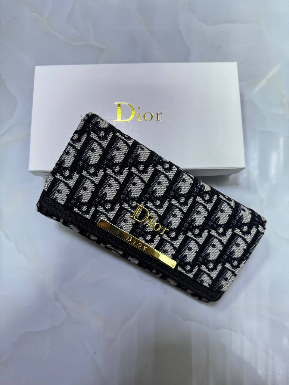 Dior

Long wallet 

With box 
40 dhs🇦🇪🇦🇪

Zain50
♥️♥️♥️