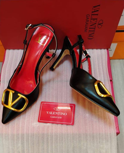 Valentino 
High heel,
High Quality 
Size 36 To 41
105 dhs✅

Zain16
♥️♥️♥️