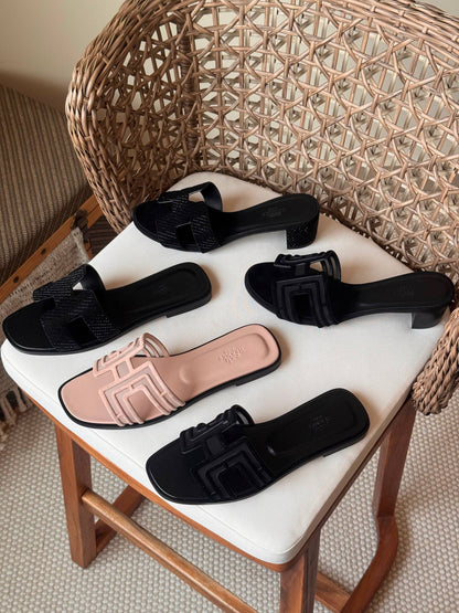 HERMES 
✨ Collection
👠 36–41
💎 Premium Quality
🔥 Super Master
450 dhs✅

Zain198
♥️♥️♥️
