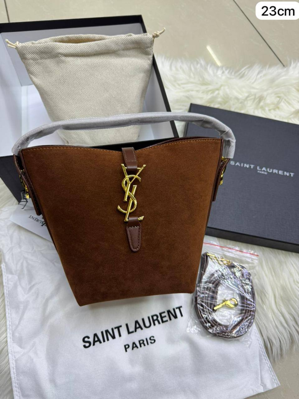 🌹 YSL Le 37 Bucket
1⃣️ First quality +🎁
Size: 23 * 12 * 19 cm
95 dhs🌺
with box🎁

Zain115
♥️♥️♥️