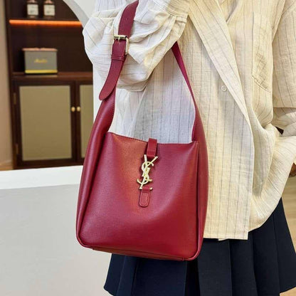 YSL
28*26*9cm
80 dhs✅

Zain17
♥️♥️♥️