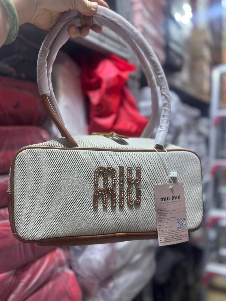 Miumiu long
1️⃣ First quality
Size : 30 ~ 24 cm
90 dhs❤️

Zain115
♥️♥️♥️