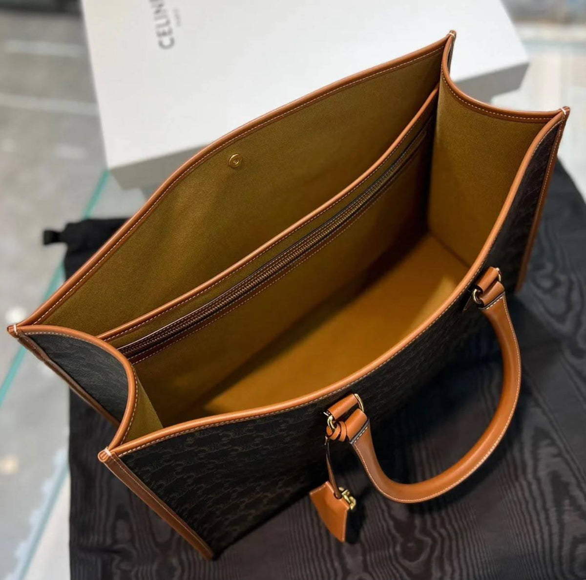 CELINE 

NEW CAME 

GOOD QUALITY 

100 dhs🇦🇪🇦🇪

Zain295
♥️♥️♥️