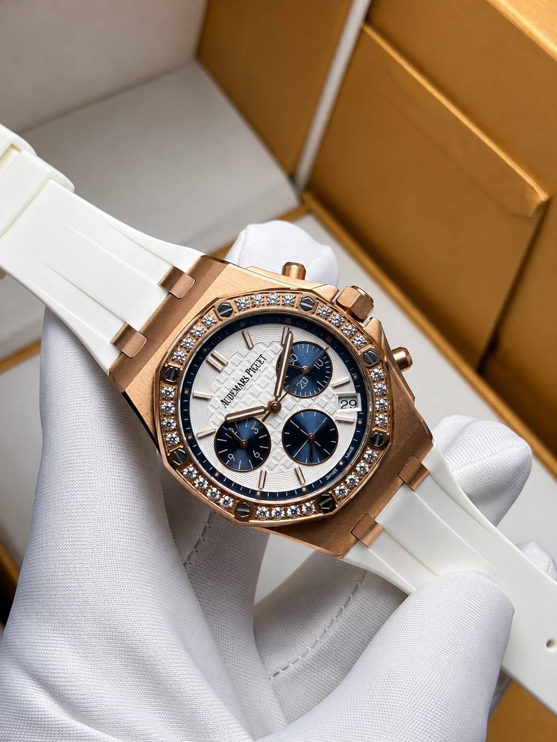 Ap watch for ladies good quality 
350 dhs✅

Zain59
♥️♥️♥️