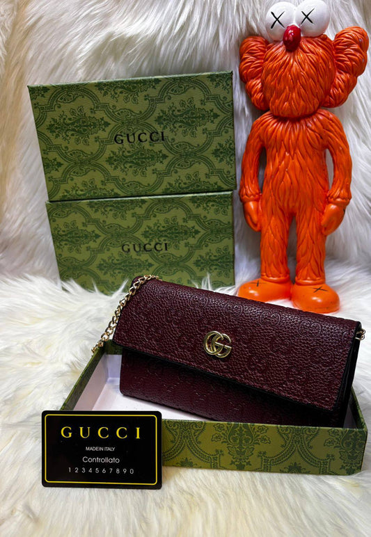Gucci
good quality, 
comes with box, 
🎁🎁🎁

size... 19*11 cm 
70 dhs❣️

Zain12
♥️♥️♥️