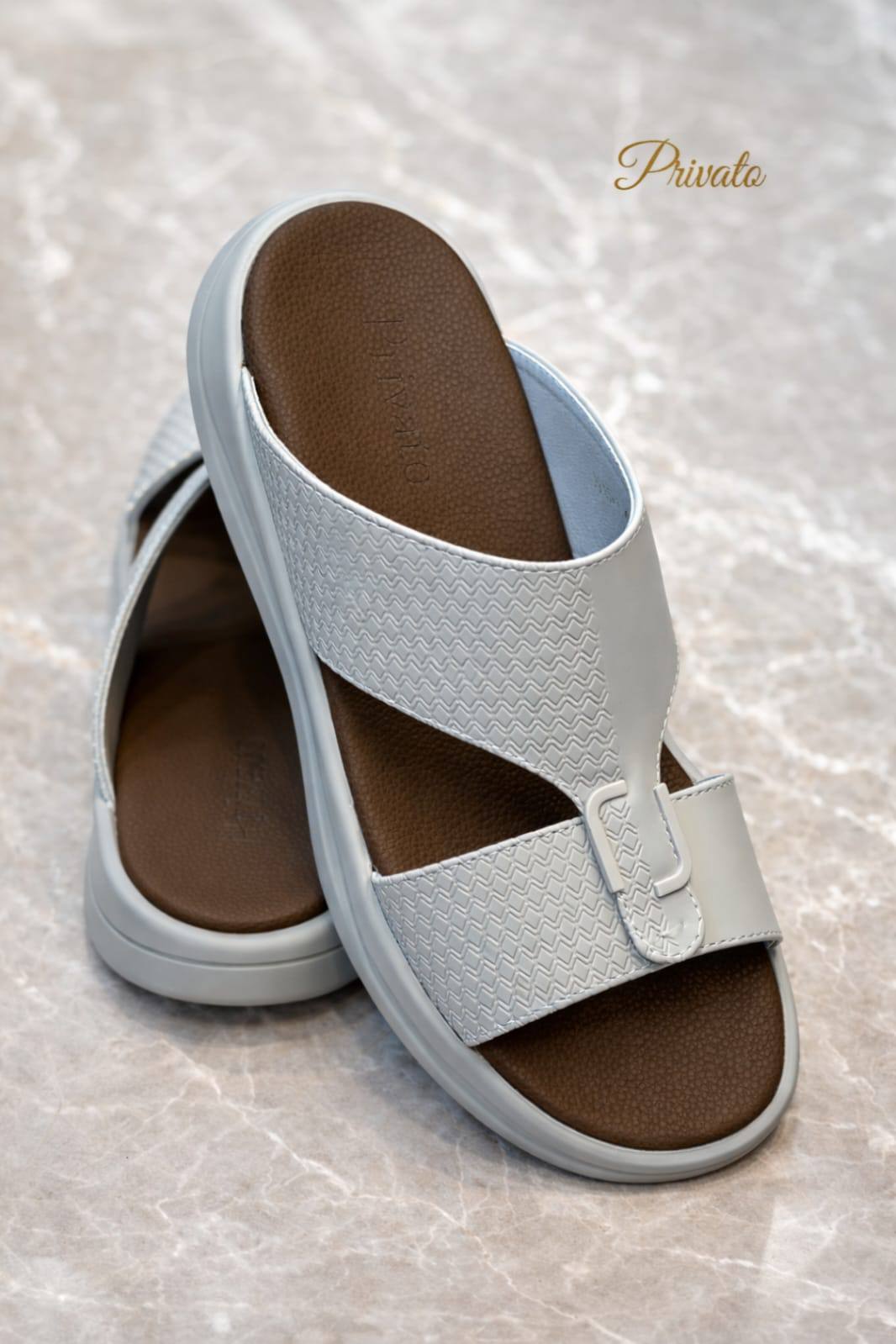 slippers for men good quality  with box and paper bag size available (40to46) 6to12) 
230 dhs❣️

Zain59
♥️♥️♥️