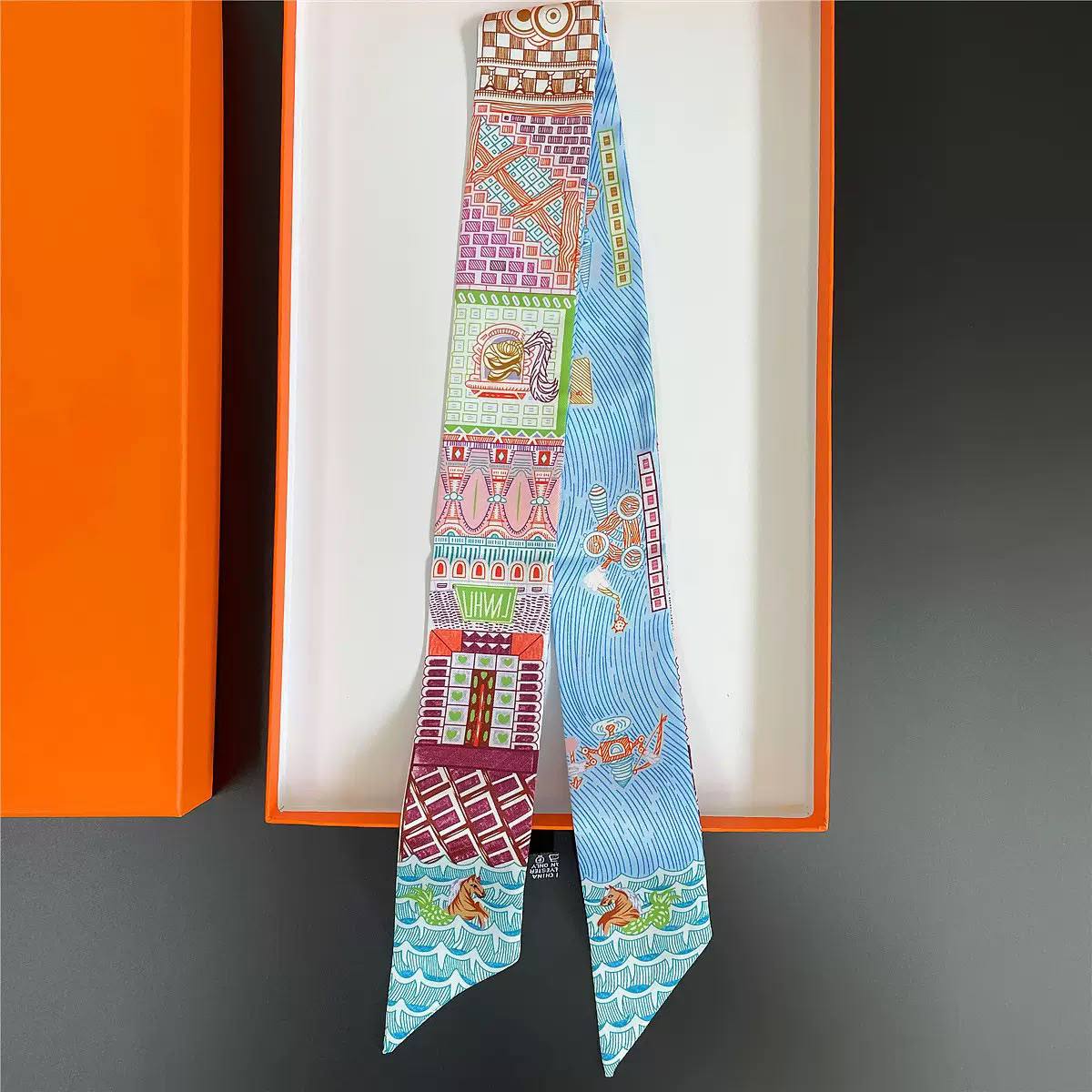 New Arrival
Scarf ties/Bag Tie🔥🔥
Master quality 
Size : 90cm *5cm 
20 dhs✅

Zain243
♥️♥️♥️