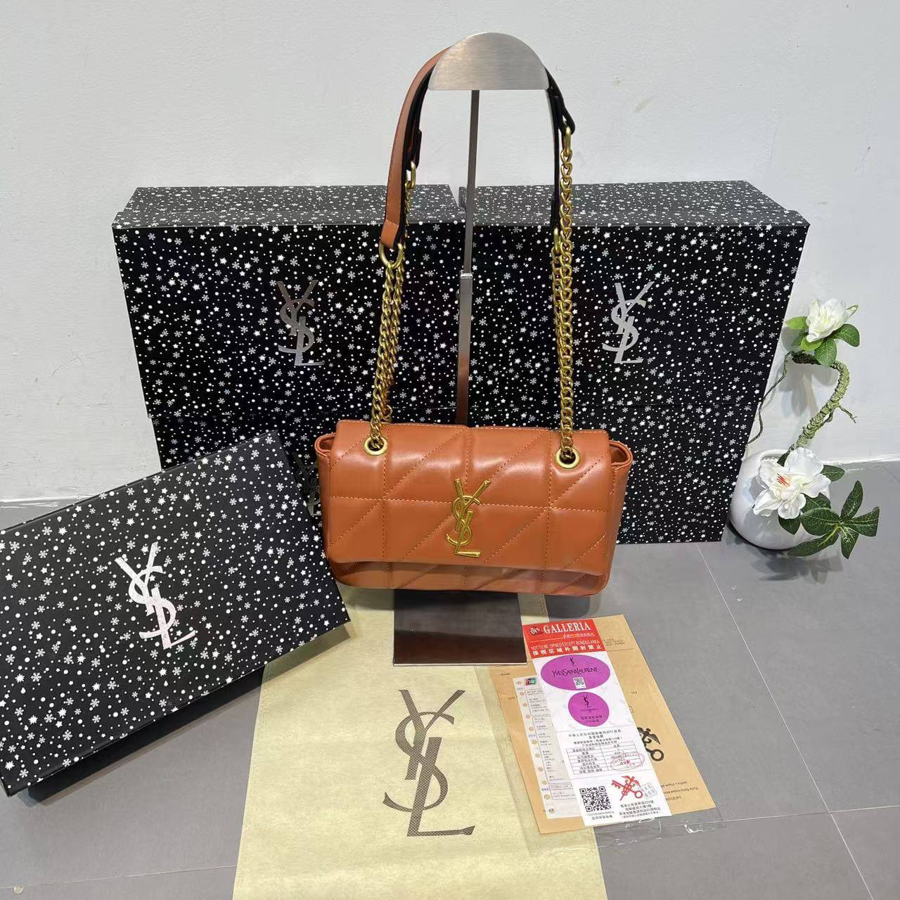 YSL 
with box 
🎁🎁🎁

80 dhs🇦🇪

Zain232
♥️♥️♥️