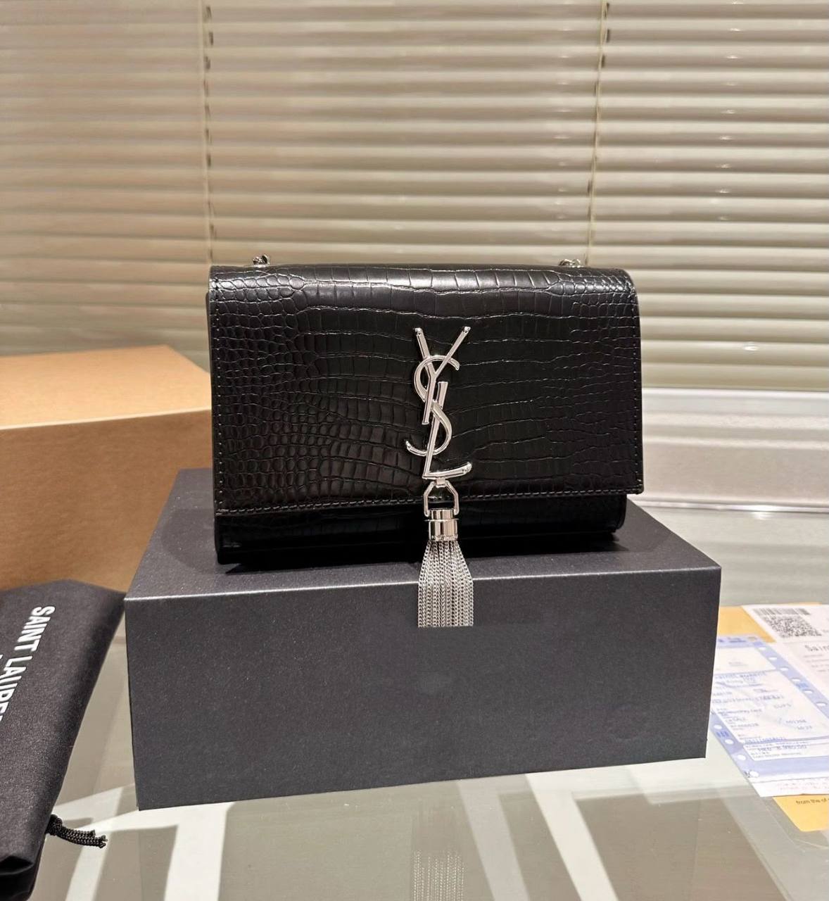 YSL 
GOOD QUALITY
 WITH BOX 🎁
100 dhs✅

Zain295
♥️♥️♥️