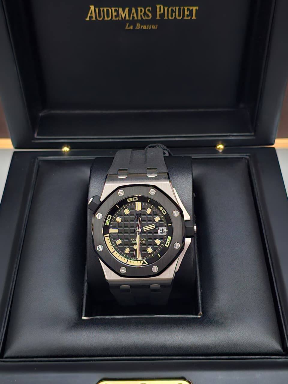 AUDEMARS PIGUET
ROYAL OAK CHRONOGRAPH
Swiss movement 🇨🇭
Water resistant 💧
Sapphire crystal 
Super Master quality 
With Original Box  📦
For Price 👇 WhatsApp✅
0568585901 
0507557372
0552275751 Owner Zain 👌

Zain282
♥️♥️♥️