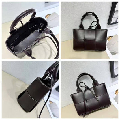 Bottega Veneta 
Good Quality 

With Box 
🎁🎁🎁

95 dhs🗽

Zain250
♥️♥️♥️