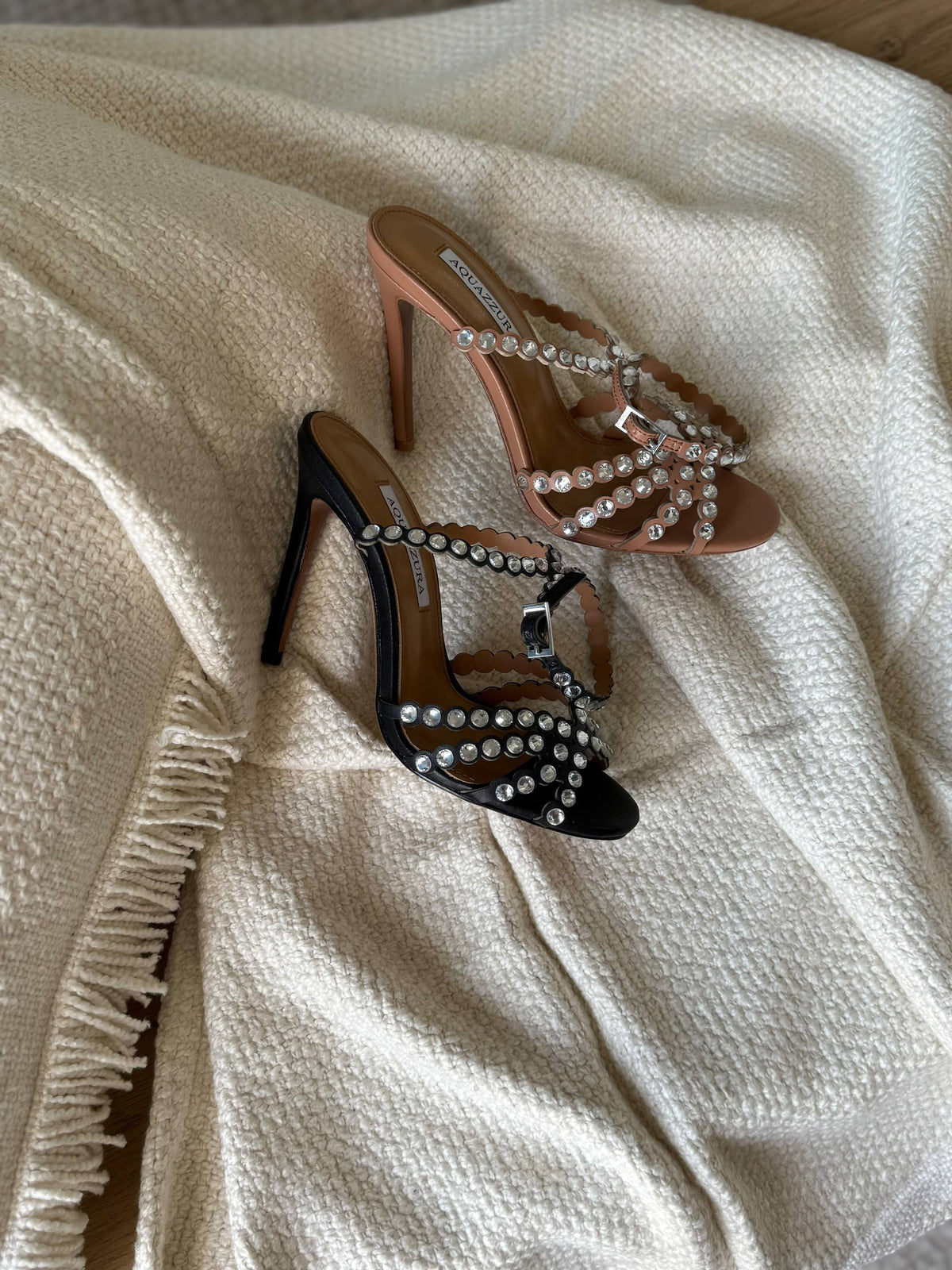 AQUAZZURA 

36 to 41

430 dhs🇦🇪🇦🇪🇦🇪

Zain288
♥️♥️♥️