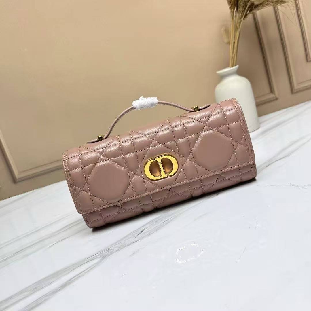 Dior
Master🌺🌺
280 dhs💓

Zain141
♥️♥️♥️