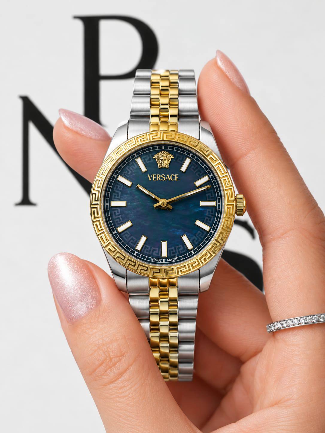 Versace 

watch for ladies 

good quality 

280 dhs🇦🇪🇦🇪

(size 36mm)'

Zain59
♥️♥️♥️