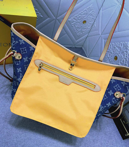 LOUIS VUITTON 

COPY ONE 

WITH BOX 

SPECIAL OFFER 

110 dhs🇦🇪🇦🇪🇦🇪

Zain39
♥️♥️♥️