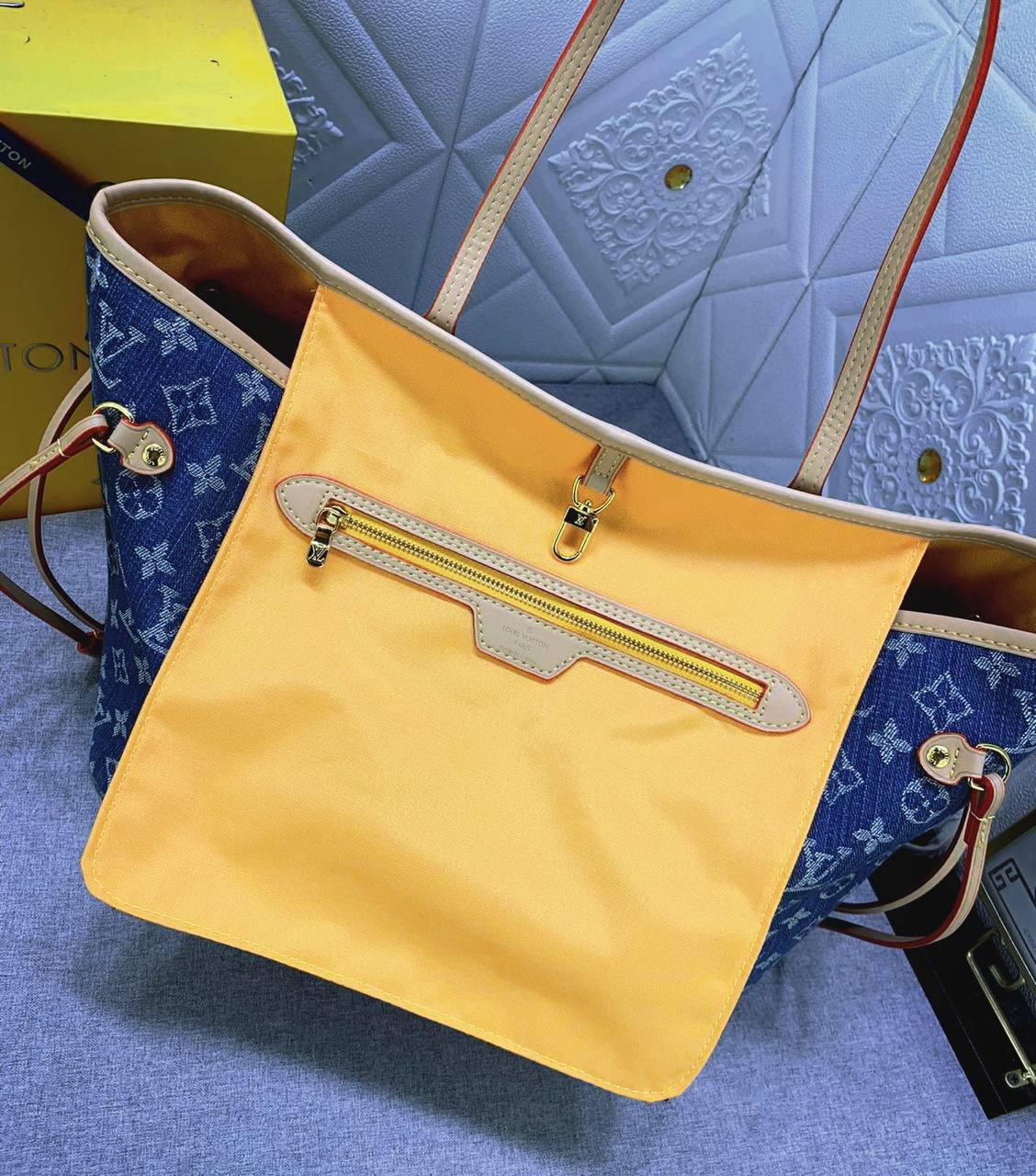 LOUIS VUITTON 

COPY ONE 

WITH BOX 

110 dhs🇦🇪🇦🇪

Zain295
♥️♥️♥️