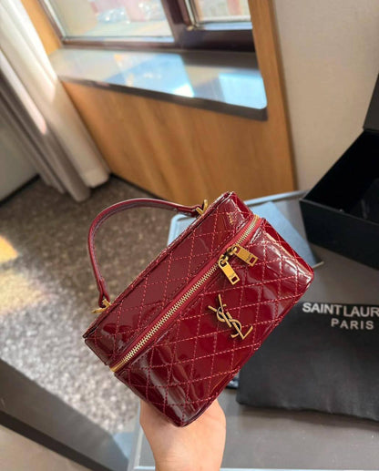 💗 YSL Gaby
1⃣️ First quality +🎁
size : 18.5 * 13 * 7 cm
85 dhs❣️
with box 🎁

Zain115
♥️♥️♥️