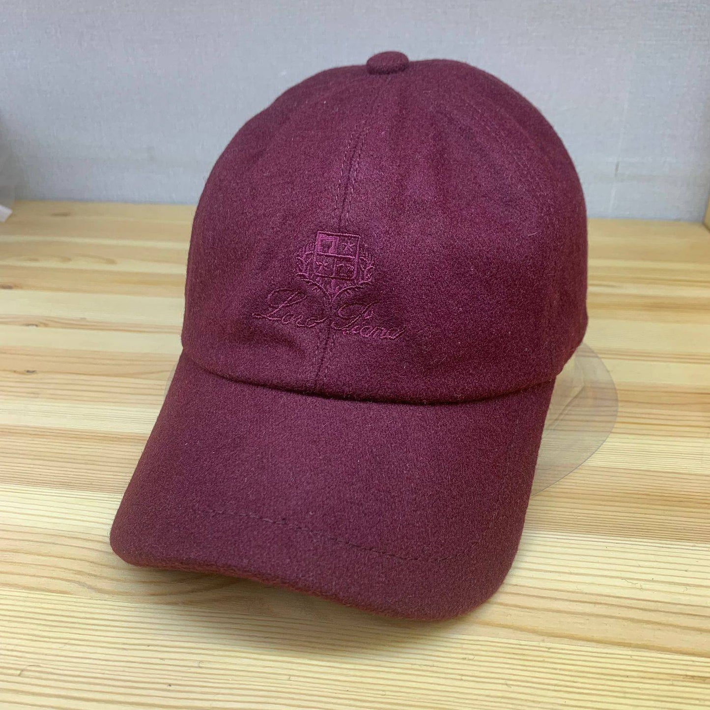 CASHMERE 
LORO PIANA 
MENS CAP 🧢 
FREE SIZE 
120 dhs❤️

Zain88
♥️♥️♥️