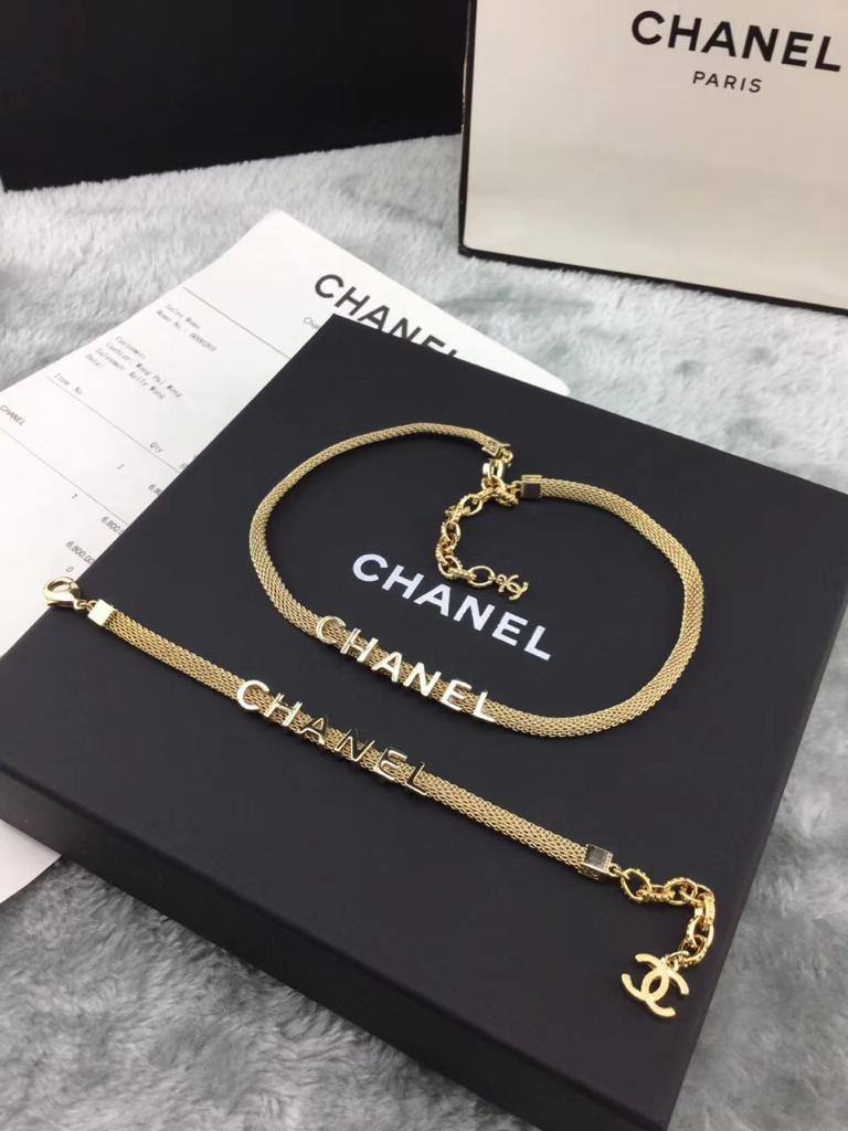 OFFER 
Chanel Set
💥
55 DHS✅
WITH NORMAL CHANEL BOX 🎁AND PAPER BAG🛍️🎁

Zain89
♥️♥️♥️