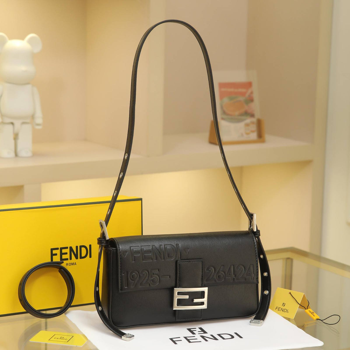 FENDI

Best quality 
with box

130 dhs🇦🇪🇦🇪


size 25CM

Zain290
♥️♥️♥️