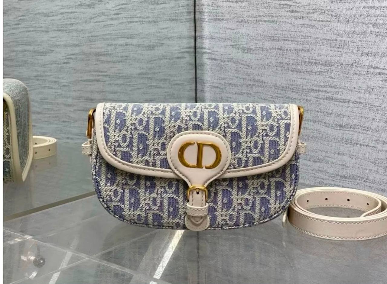 Dior
80 dhs✅

with box
🎁🎁🎁

Zain38
♥️♥️♥️