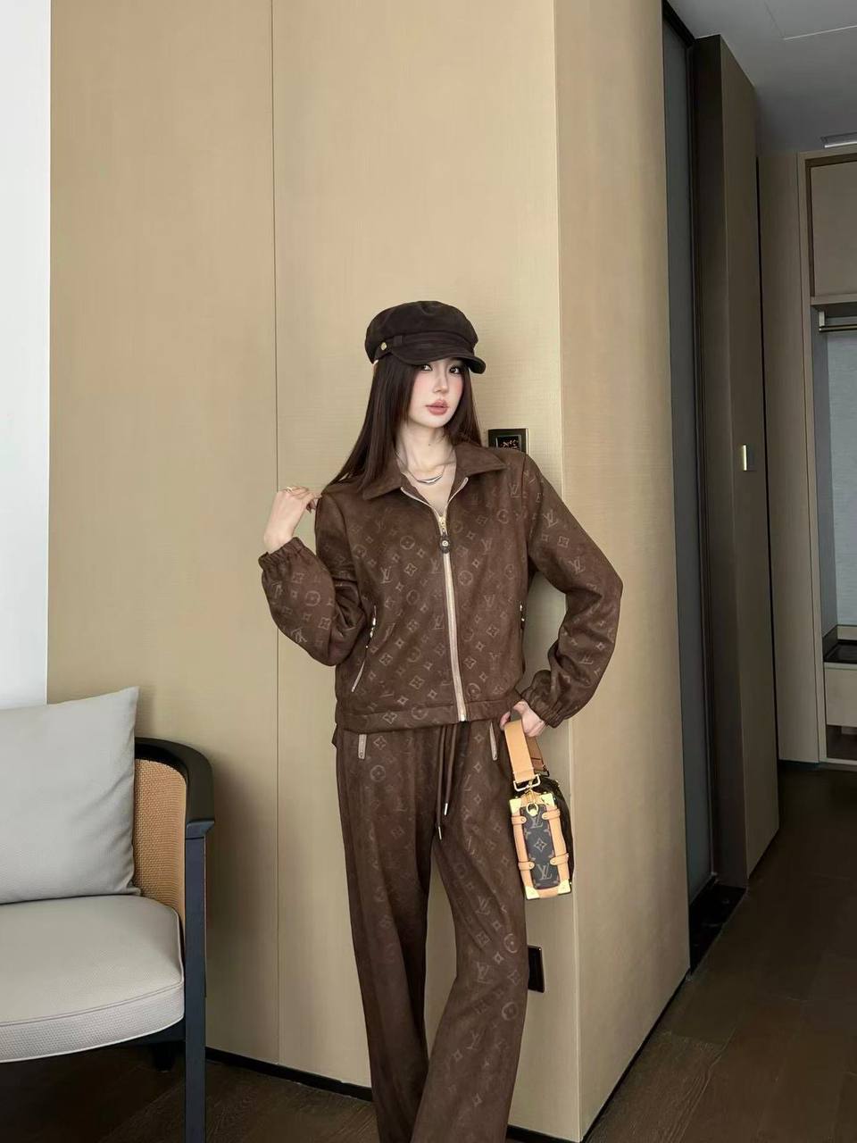 Lv set master 

New collections 💕💕                                            *price 280 dhs
*good  quality  
*Sizes:S M L xl* 
*AVAILABL

Zain231
♥️♥️♥️