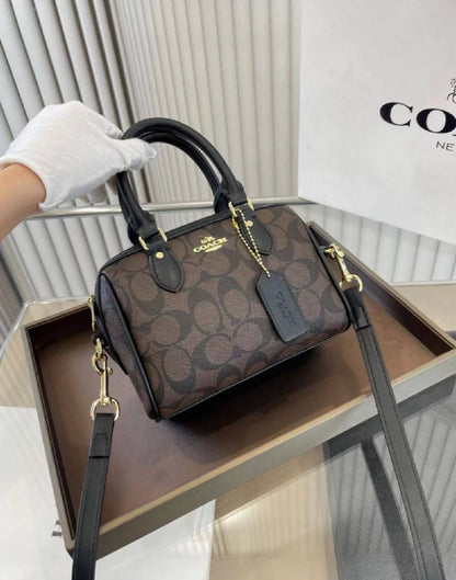 Coach

90 dhs🇦🇪🇦🇪

size：16cm
With the box

Zain35
♥️♥️♥️