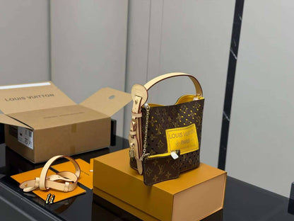 LV
Master🖤
280 dhs✅

Zain10
♥️♥️♥️