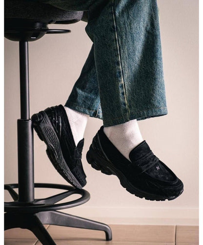 New Balance 1906L "Black Suede"
NEW ARRIVALS 🤩
Size 36-45 AVAILABLE 
210 dhs🪙💕

Zain242
♥️♥️♥️
