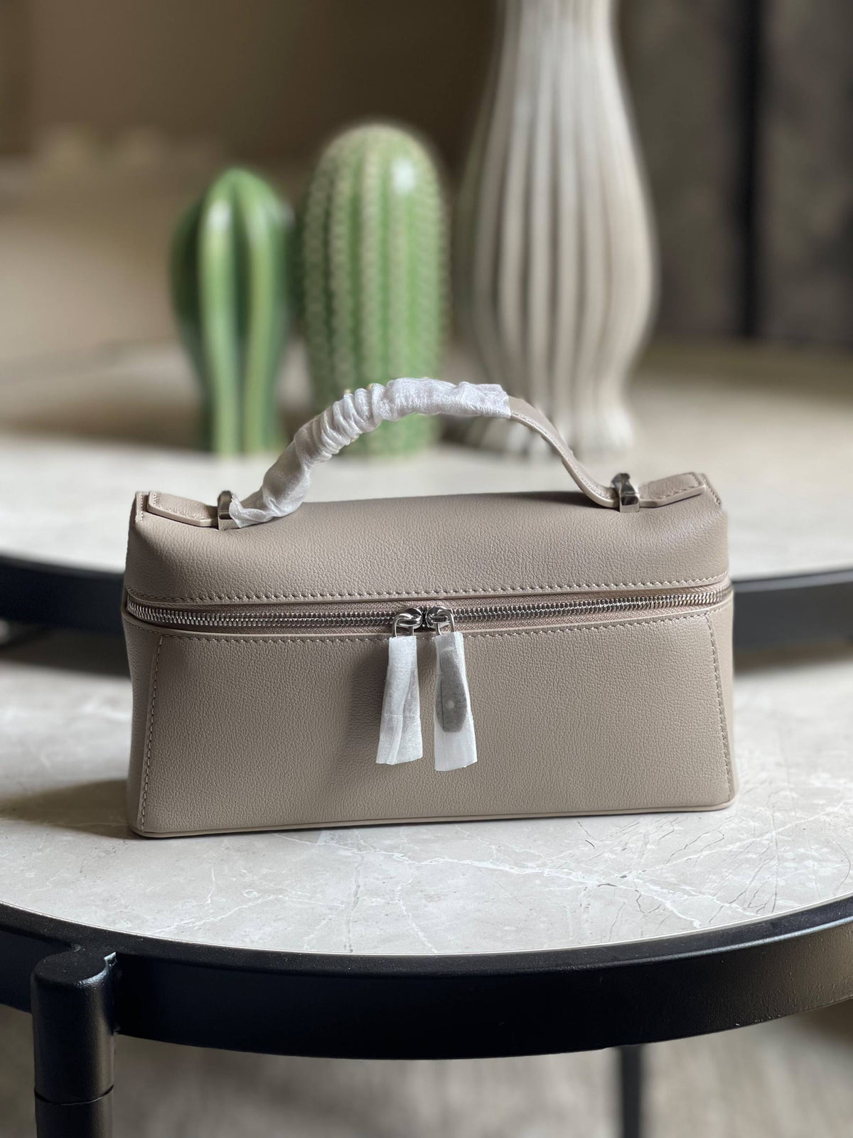Loro piana ✨
Size:23Cm 💥
Available original box 📦 
With full packing 🎀🎀
Super high quality 💥💥

For Price 👇 WhatsApp✅
0568585901 
0507557372
0552275751 Owner Zain 👌

Zain283
♥️♥️♥️
