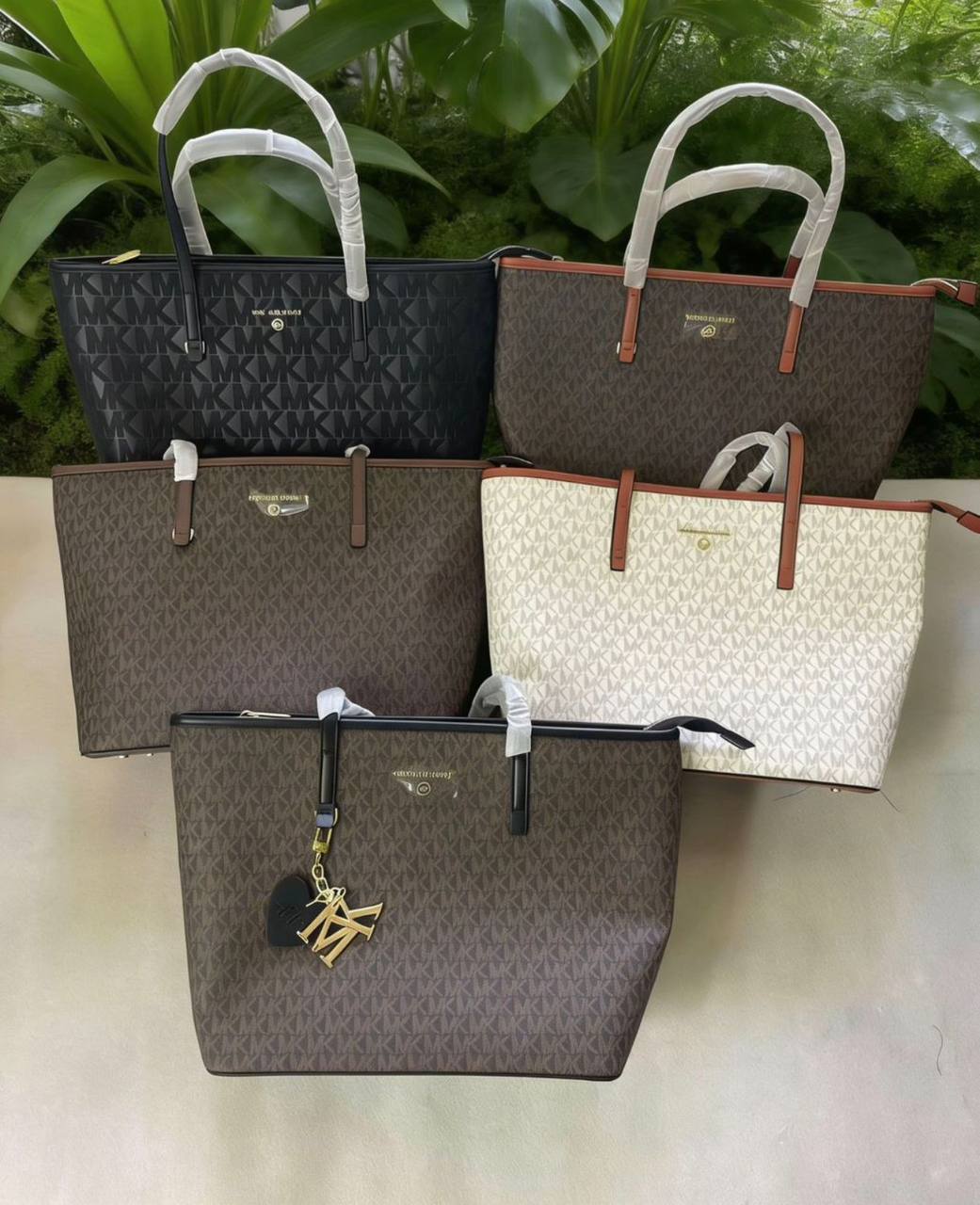MK
95 dhs✅
size：48cm

Zain35
♥️♥️♥️
