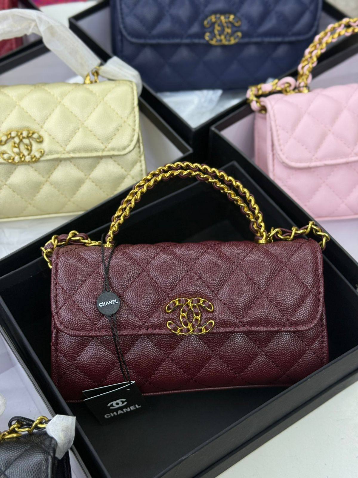 CHANEL 23P KELLY🆕
GOOD QUALITY ☘️

95 dhs🪙🌨️

WITH BOX 📦

Zain28
♥️♥️♥️